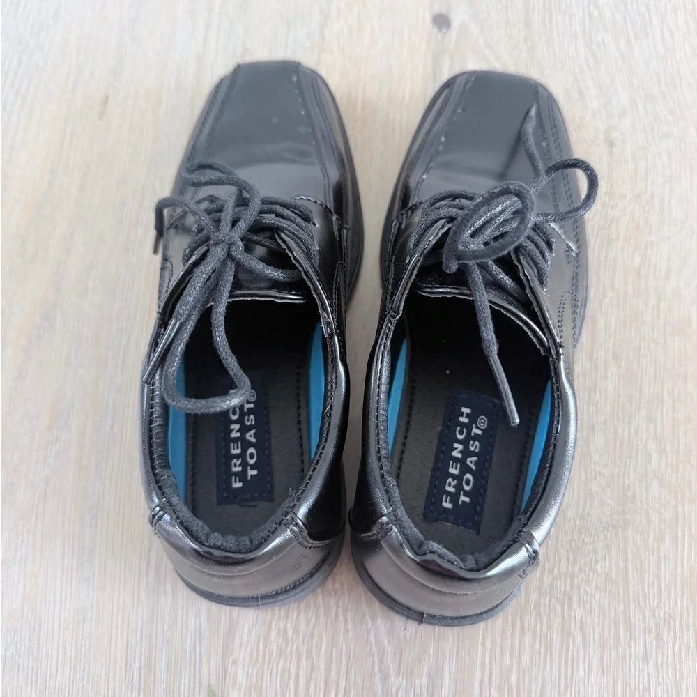 New French Toast Sleek Black Leather Boys Dress Formal Shoes Oxfords size 13